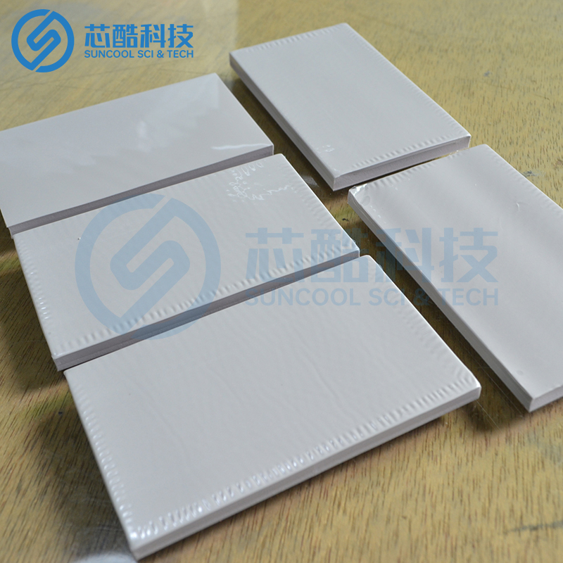 高導(dǎo)熱硅膠片為什么會(huì)有油么？要怎么清洗掉呢